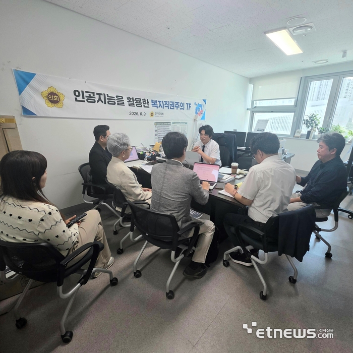 박상현 경기도의회 미래과학협력위원회 부위원장이 22일 도의회에서 장애인 표준사업장 대표·관계자들과 간담회를 열고 제도적 어려움을 논의했다. 경기도의회 제공.