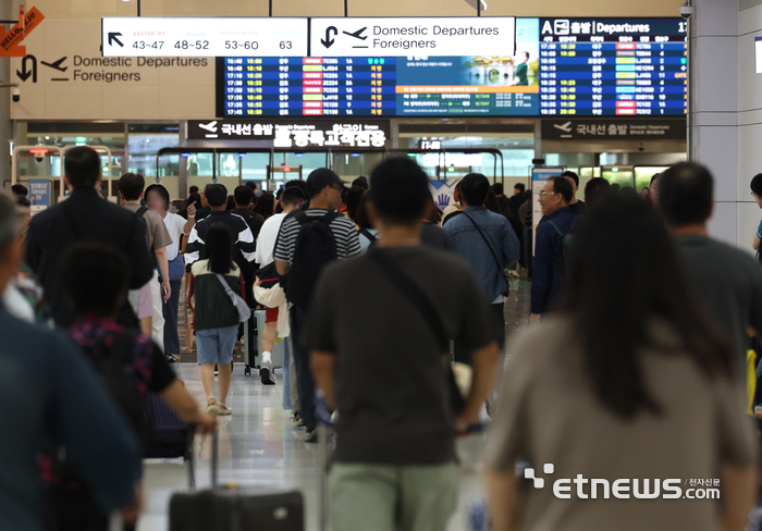 [포토] 귀경길, 붐비는 제주공항