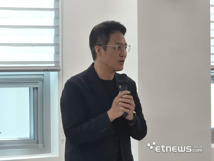 채명신 경기도의회 문화체육관광위원회 의원이 최근 보라동 행정복지센터에서 열린 한국민속촌 주변 교통혼잡 해결을 위한 간담회에 참석해 상황을 점검했다. 경기도의회 제공.