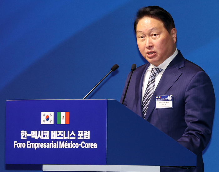 한-멕시코 비즈니스 포럼, 환영사하는 최태원 대한상의 회장 (멕시코시티=연합뉴스) 한상균 기자 = 최태원 대한상공회의소 회장이 25일(현지시간) 멕시코시티 월드트레이드센터에서 이재명 대통령이 참석한 가운데 열린 한-멕시코 비즈니스 포럼에서 환영사를 하고 있다. 2026.9.26 xyz@yna.co.kr (끝)