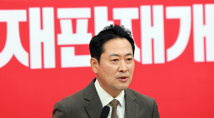 국민의힘 장동혁 대표가 27일 국회에서 농지 전수조사, 비무장지대(DMZ) 지뢰폭발 추정 사고 등 현안과 관련해 기자회견을 하고 있다. 2026.9.27 연합뉴스