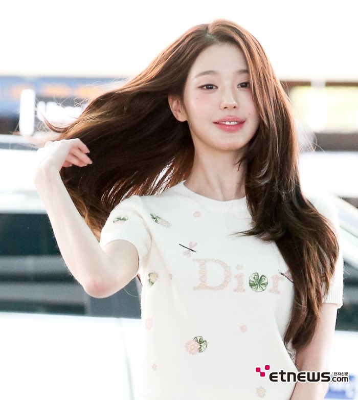 [ET포토[ 장원영, '샴푸 요정'