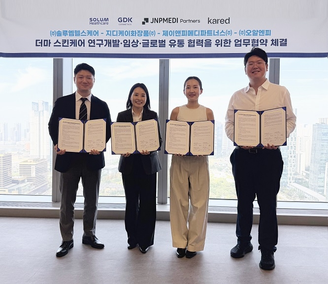 명진승 지디케이화장품 대표, 김수민 솔루엠헬스케어 글로벌세일즈&마케팅 상무, 김현주 오알엔피대표, 정권호 제이앤피메디 대표. 사진=솔루엠헬스케어