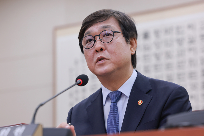 답하는 최휘영 문화체육관광부 장관
(서울=연합뉴스) 신현우 기자 = 최휘영 문화체육관광부 장관이 28일 국회 법제사법위원회 전체회의에서 법사위원 질의에 답하고 있다. 2026.9.28
nowwego@yna.co.kr
(끝)