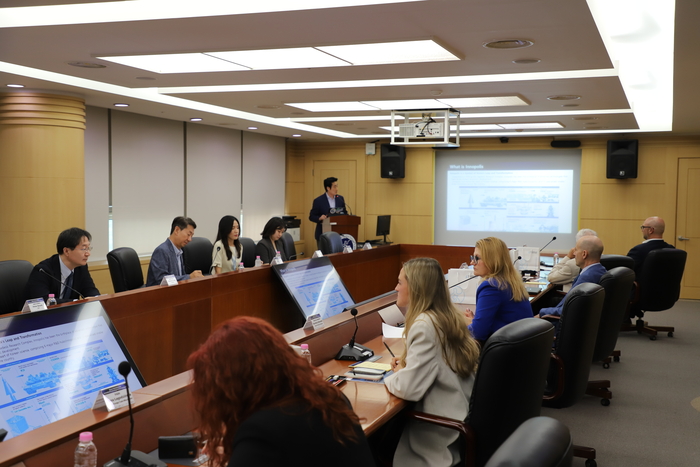 29일 열린 '한-중부유럽 혁신기술 파트너십 밋업'에서 참가자들이 연구개발특구에 대한 소개를 듣고 있다. (특구재단 제공)