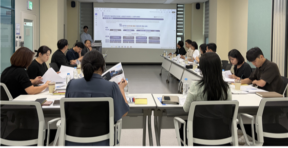 대전창조경제혁신센터가 최근 대전스타트업파크에서 지역 12개 창업보육센터와 한국창업보육협회 등 유관기관 관계자들이 참석한 가운데 '지역 내 BI센터 연계 지원 프로그램 제1차 정기회의(Kick-off)'를 개최했다.