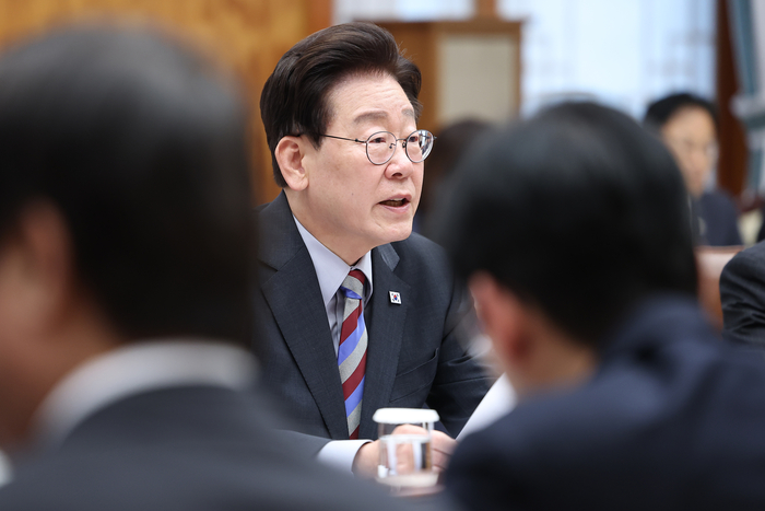 이재명 대통령이 29일 청와대에서 열린 메가프로젝트 제3차 민관합동 점검회의에서 발언하고 있다. 연합뉴스