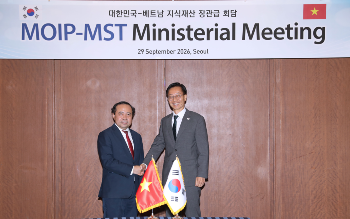 29일 김용선 지식재산처장(사진 오른쪽)이 서울 노보텔 앰배서더에서 부 하이 꾸언(Vu Hai Quan) 베트남 과학기술부 장관과 양자회담을 열고 양국 간 지식재산 분야 협력 강화 방안을 논의했다.