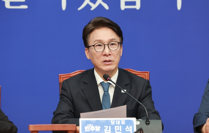 최고위원회의에서 발언하는 김민석 더불어민주당 대표. 연합뉴스