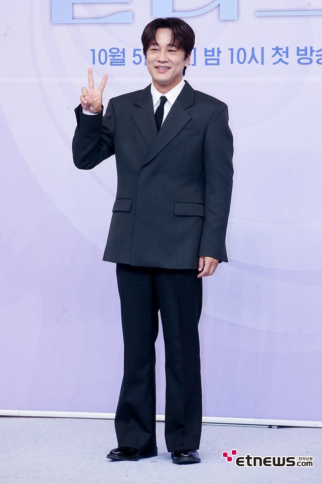 [ET포토] 차태현, '수줍게 브이'