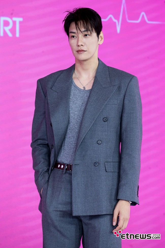 [ET포토] 김영광, '미남의 넓은 어깨'