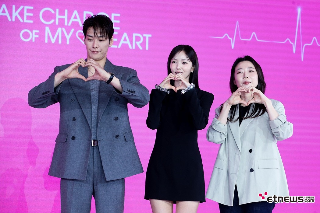 [ET포토] 김영광-채수빈-박수원, '나를 충전해줘 두 주연과 연출가'