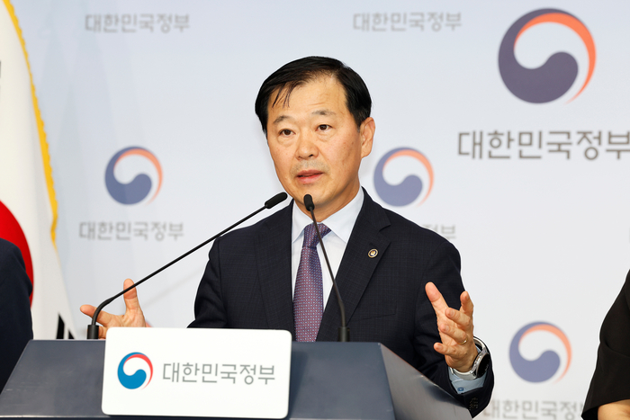 이형훈 복건복지부 제2차관이 1일 서울정부청사에서 국립의전원 설립준비위원회 개최 결과를 설명하고 있다. (사진=보건복지부)