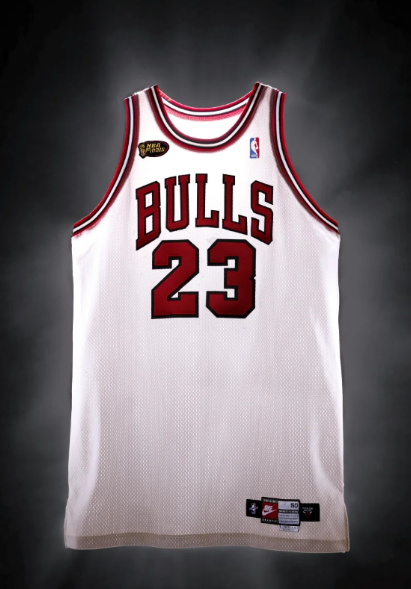 1998년 NBA 파이널 3차전에서 마이클 조던이 입었던 유니폼. 사진=주피터