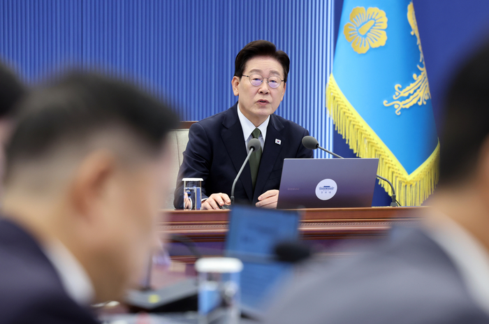 이재명 대통령이 1일 청와대에서 열린 수석보좌관회의에서 발언하고 있다. 연합뉴스