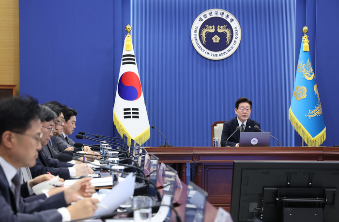 이재명 대통령이 1일 청와대에서 열린 수석보좌관회의에서 발언하고 있다. 연합뉴스