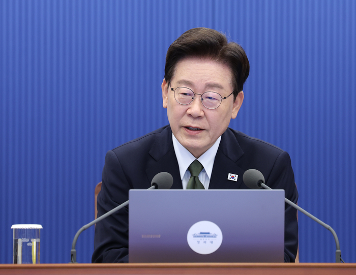 이재명 대통령이 1일 청와대에서 열린 수석보좌관회의에서 발언하고 있다. 연합뉴스