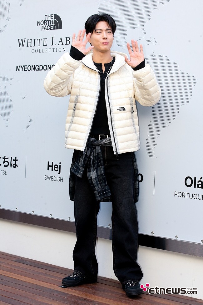 [ET포토] 박보검, '아이보리 상의에 블랙 팬츠'