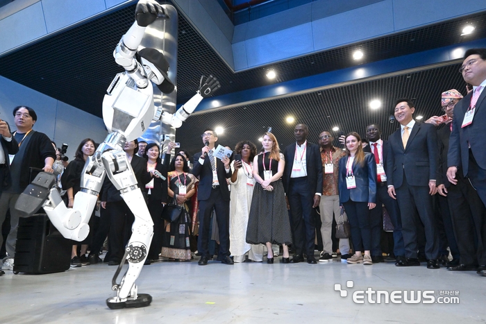 [포토] AI 사피엔스의 춤사위