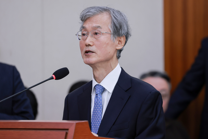 조희대 대법원장이 6일 국회 법제사법위원회에서 열린 대법원 등에 대한 국정감사에서 인사말하고 있다. 연합뉴스