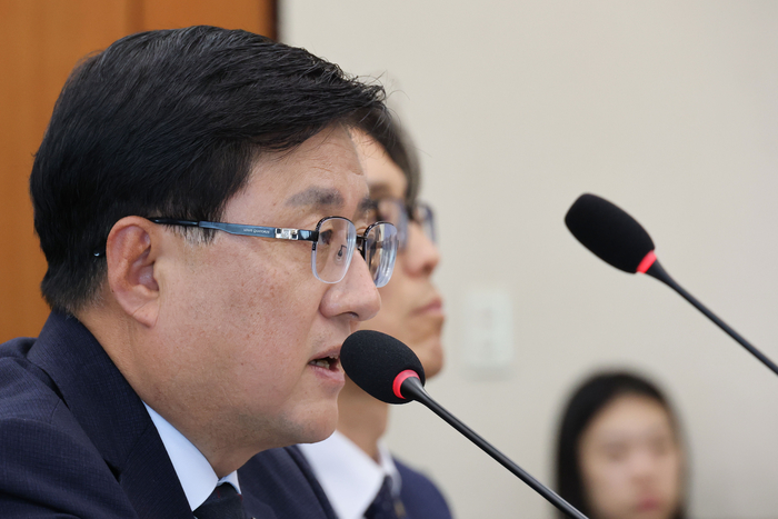 김성환 기후에너지환경부장관이 6일 국회에서 열린 기후에너지환경노동위원회 국정감사에서 의원 질의에 답변하고 있다.〈연합뉴스〉