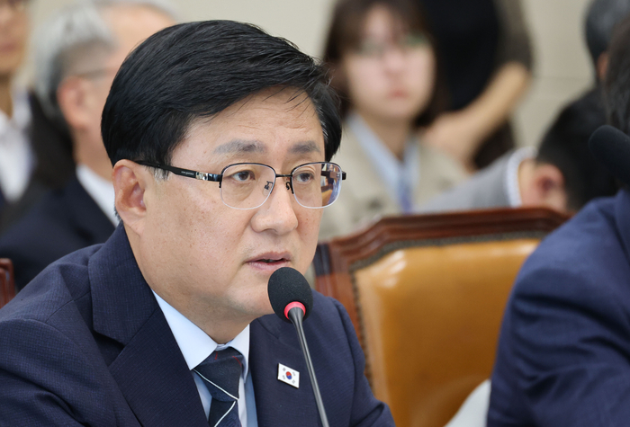 김성환 기후에너지환경부장관이 6일 국회에서 열린 기후에너지환경노동위원회 국정감사에서 의원 질의에 답변하고 있다. 연합뉴스.