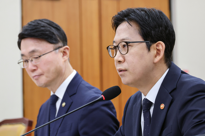 배경훈 부총리 겸 과학기술정보통신부 장관이 6일 국회에서 열린 과학기술정보방송통신위원회 국정감사에서 의원 질의에 답하고 있다.
