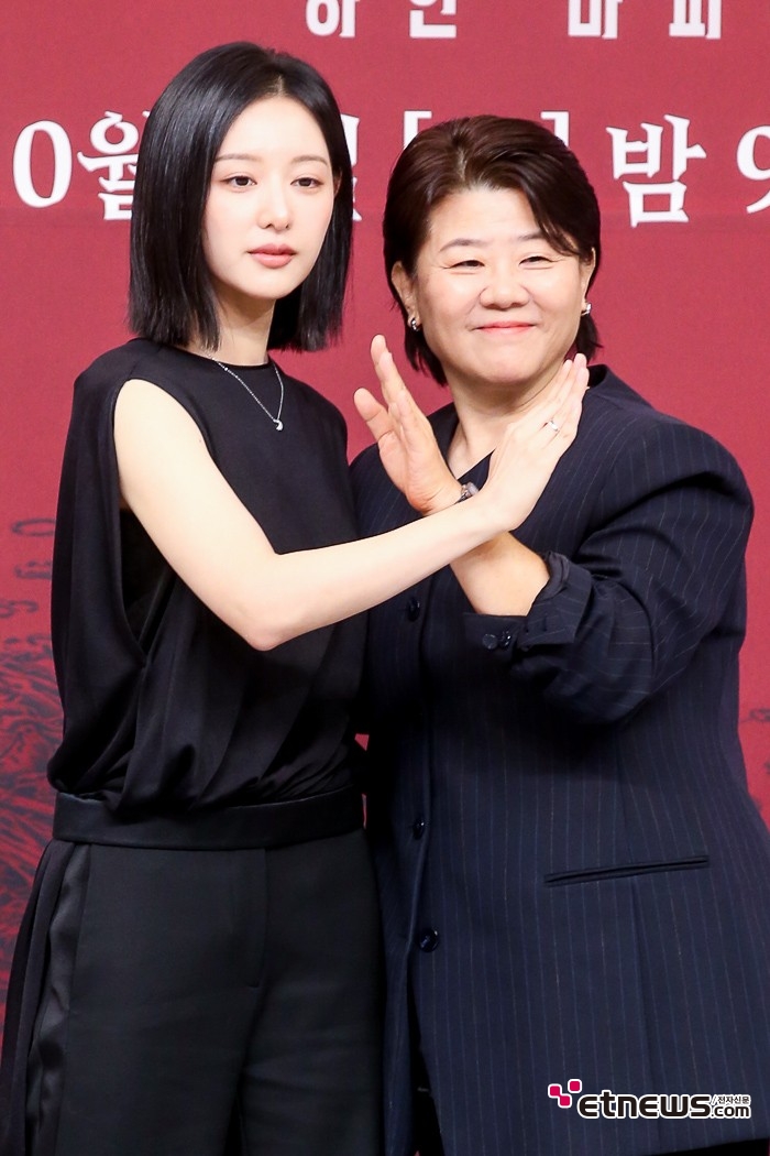 [ET포토] 김지원-이정은, '캐릭터 다른 상반된 표정'