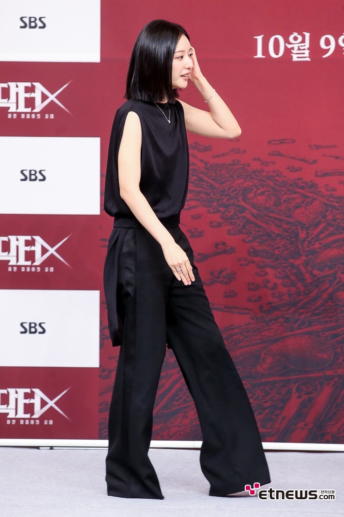 [ET포토] 김지원, '우아함 흩날리며'