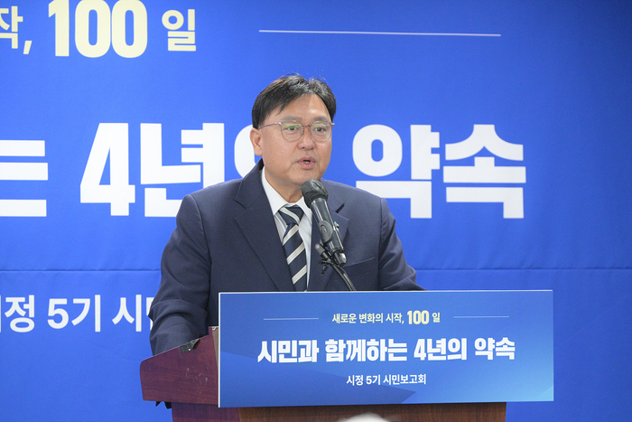 조상호 세종시장이 7일 시청 대회의실에서 열린 시정 5기 시민보고회에서 향후 실행계획을 발표하고 있다. (세종시 제공)