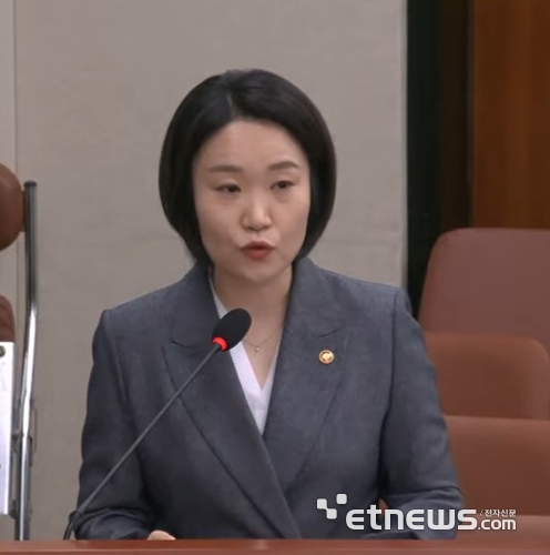 '첫 국감' 이소영 “소상공인 비용부담 지표로 관리…'창업벤처규제혁신위원회' 신설”