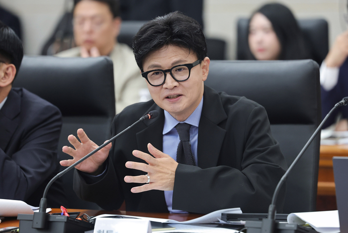 무소속 한동훈 의원이 7일 서울 종로구 남북회담본부에서 열린 외교통일위원회 국정감사에서 정동영 통일부 장관에게 질의하고 있다. 2026.10.7 연합뉴스