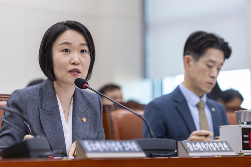 이소영 중소벤처기업부 장관이 7일 국회에서 열린 산업통상자원중소벤처기업위원회 국정감사에 출석해 의원 질의에 답하고 있다.