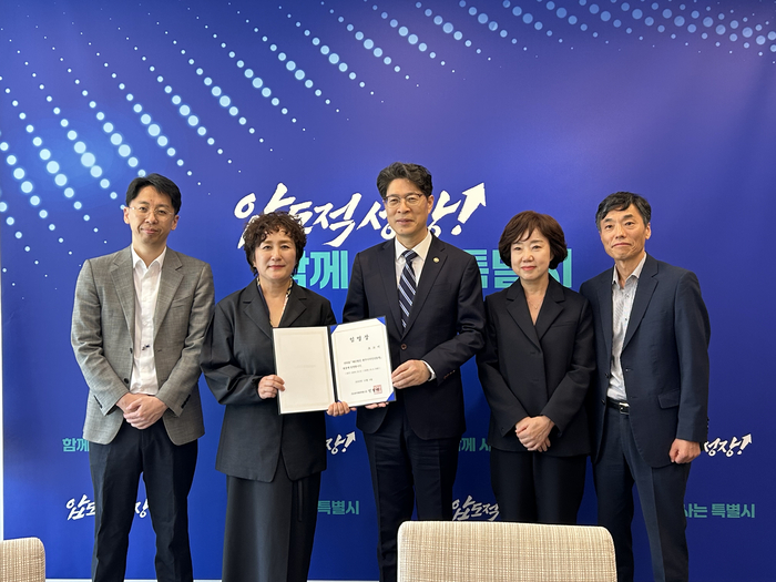 조고미 전 호남대학교 교수가 지난 6일 제9대 광주디자인진흥원 원장으로 취임했다.