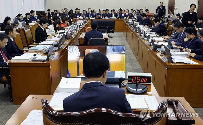 8일 국회 보건복지위원회에서 지역 국립대병원에 대한 국정감사가 진행되고 있다.