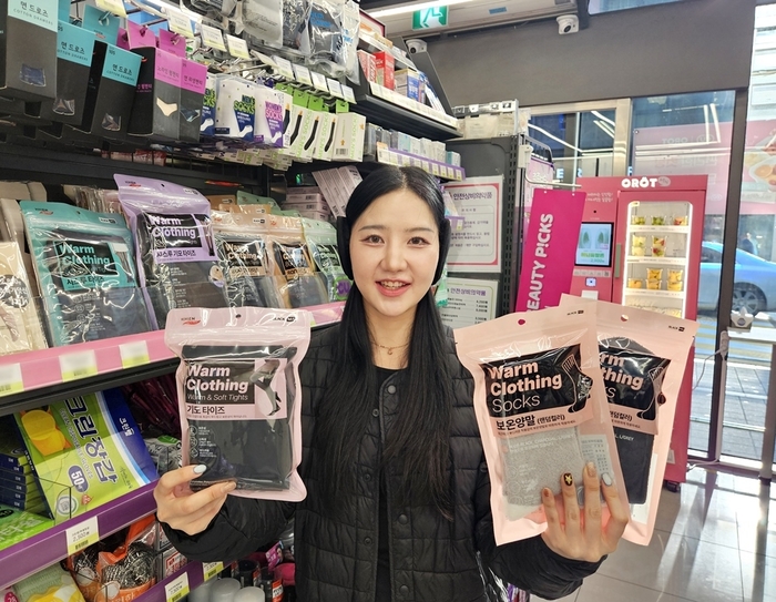 CU는 겨울철 수요에 맞춰 플리스자켓과 경량패딩 등 동절기 의류 19종을 순차적으로 출시한다. 〈자료 BGF리테일〉