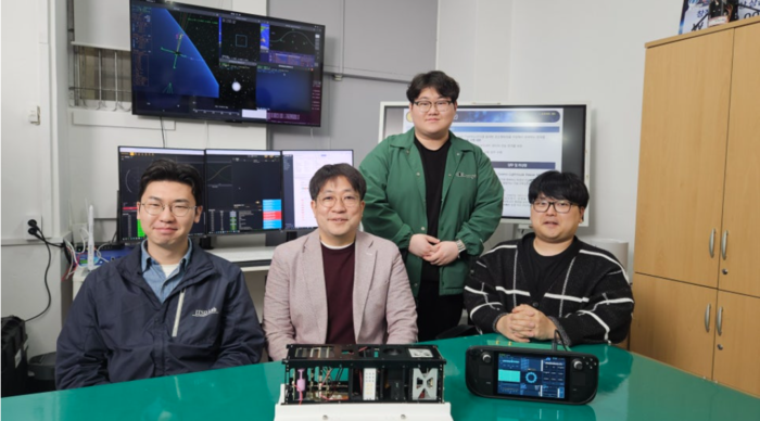 CPSat 조선대팀. 왼쪽부터 이명규 연구원, 박설현 교수, 오승준 연구원, 김준현 연구원.