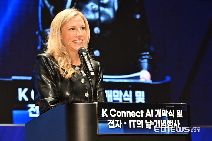 [포토] 축사하는 킨지 파브리치오 CTA 회장 겸 CEO