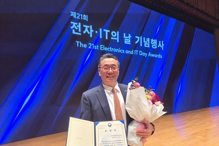 신현욱 아사아블로이코리아 대표이사가 제21회 전자·IT의 날 기념식에서 국내 보안산업 발전에 기여한 공로로 산업통상부 장관 표창을 수상했다. 사진=아사아블로이코리아