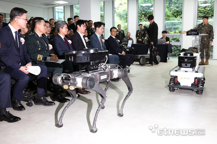 경기도, 전국 첫 판교 국방 AX 거점…AI·로봇 기업 실증·사업화 지원