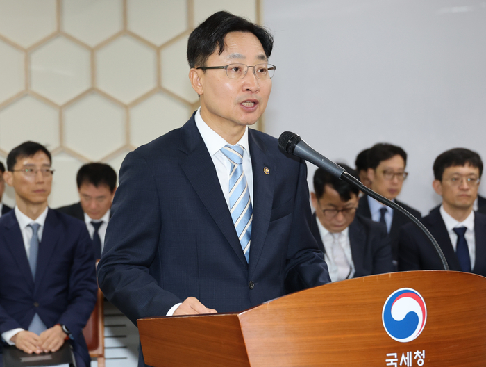 임광현 국세청장이 13일 세종시 정부세종2청사에서 열린 국회 재정경제기획위원회의 국세청에 대한 국정감사에서 기관보고를 하고 있다. (사진=연합뉴스)