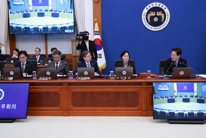 이재명 대통령, 국무회의 발언     (서울=연합뉴스) 한상균 기자 = 이재명 대통령이 13일 청와대에서 열린 국무회의에서 발언하고 있다. 2026.10.13     xyz@yna.co.kr (끝)