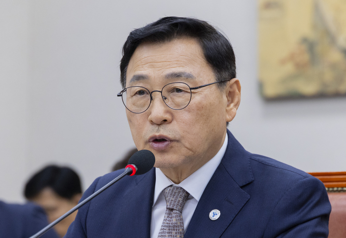 정근식 서울시 교육감이 14일 국회 교육위원회에서 열린 국정감사에 출석해 의원 질의에 답하고 있다. (사진=연합뉴스)