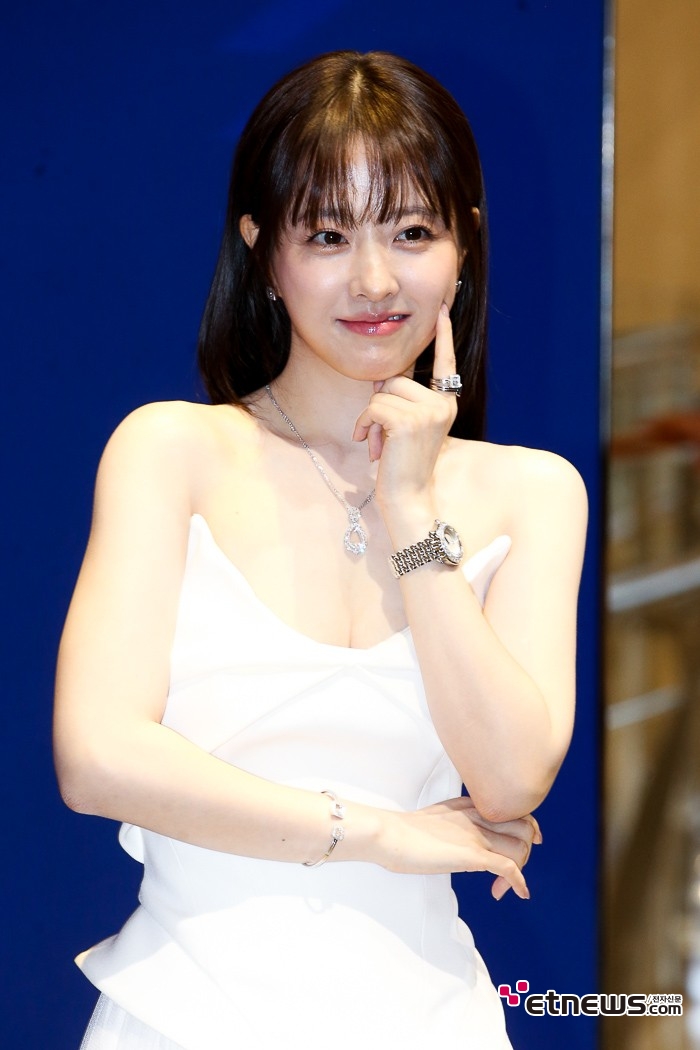 [ET포토] 박보영, '착용한 주얼리만 2억~럭셔리한 외출'