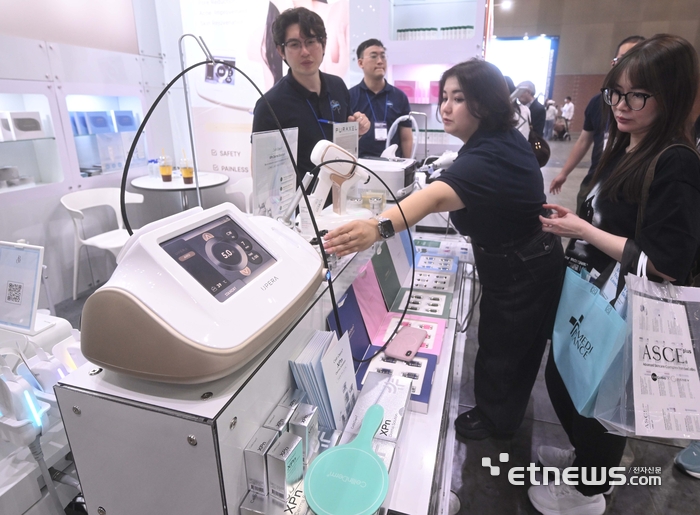 [포토] K-뷰티 열기 후끈…뷰티 디바이스 체험