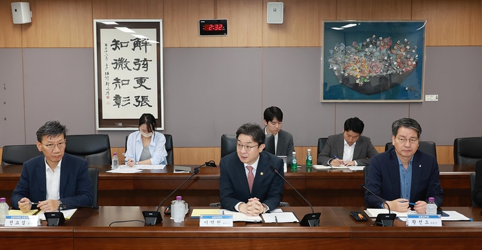 코스피 8% 폭락에…금융위, 증시상황 긴급 점검