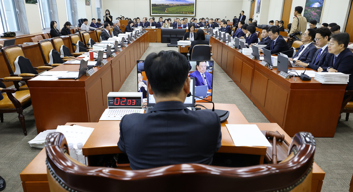 15일 국회 기후에너지환경노동위원회에서 열린 한국수자원공사, 한국환경공단 등 국정감사 현장. 연합뉴스.