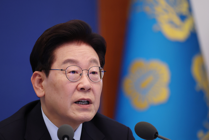 이재명 대통령이 15일 청와대에서 열린 수석보좌관회의에서 발언하고 있다. 연합뉴스