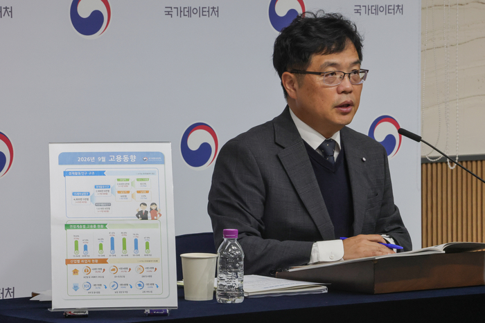 빈현준 국가데이터처 사회통계국장이 16일 세종시 정부세종청사에서 2026년 9월 고용동향을 발표하고 있다. (사진=연합뉴스)