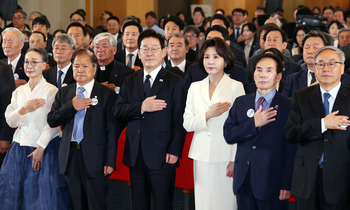李 대통령, 부마민주항쟁 기념식 참석…“시민의 용기가 민주주의의 아침 밝혀”